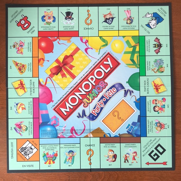 Monopoly Junior Party Board Game - Picture 2 of 5